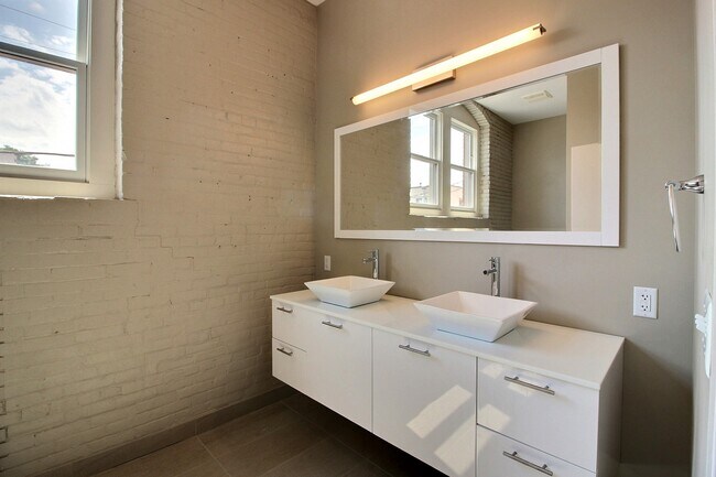 Building Photo - 2220 Superior Via