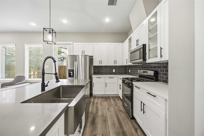 Building Photo - 6713 Parker Grv Ln