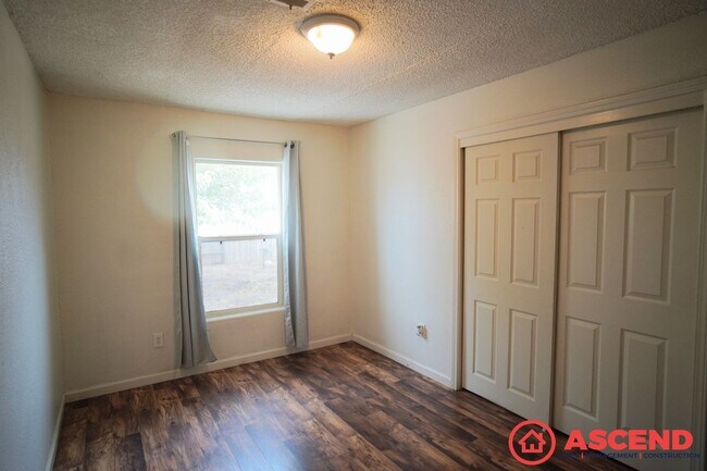 Building Photo - Amazing Home in East Bakersfield!