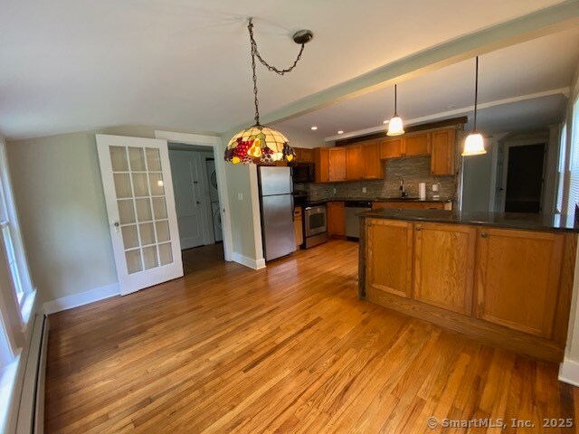 Building Photo - 623 Elm St