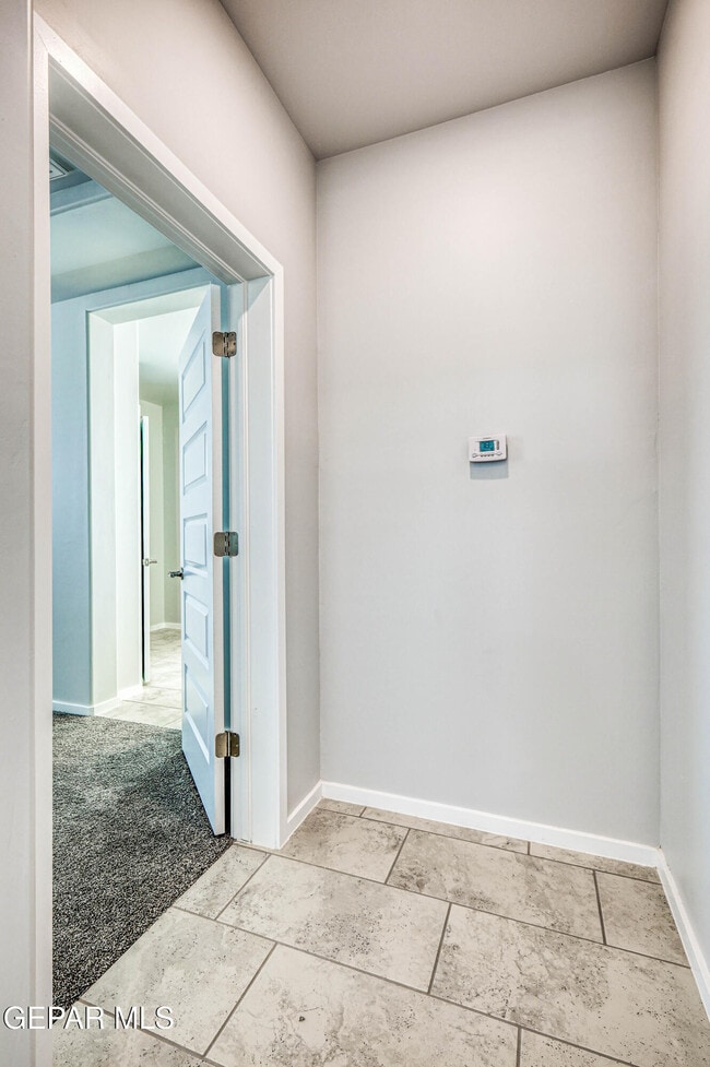 Building Photo - 916 Pettus Pl