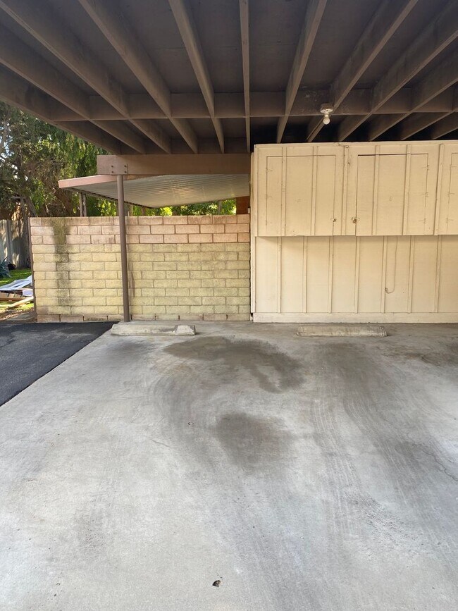 Building Photo - 2687 Phipps Ave