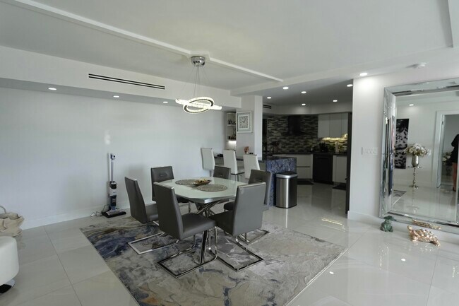 Building Photo - 2860 S Ocean Blvd