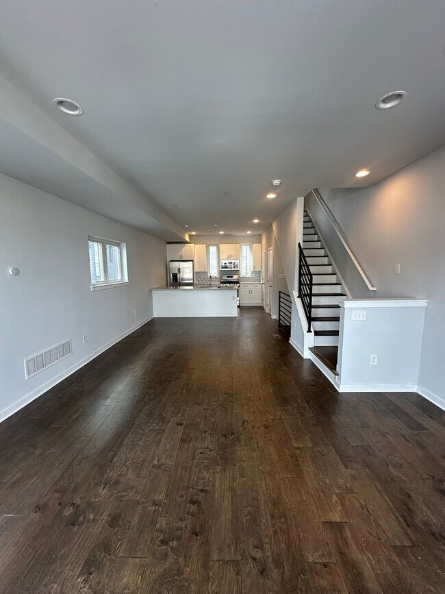 Building Photo - Beautifully Renovated 4 Bed/ 3.5 Bath With Rooftop!