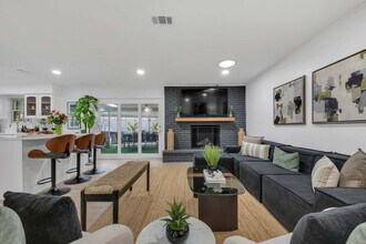 Building Photo - 1901 Cordova Bend