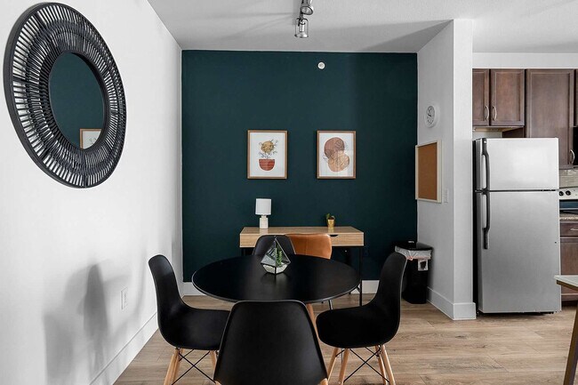 Building Photo - 13005 Meandering Way