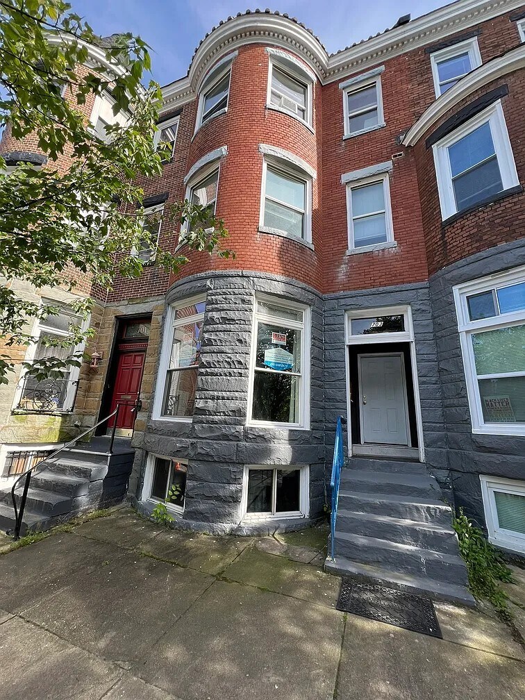 Building Photo - 703 Newington Ave