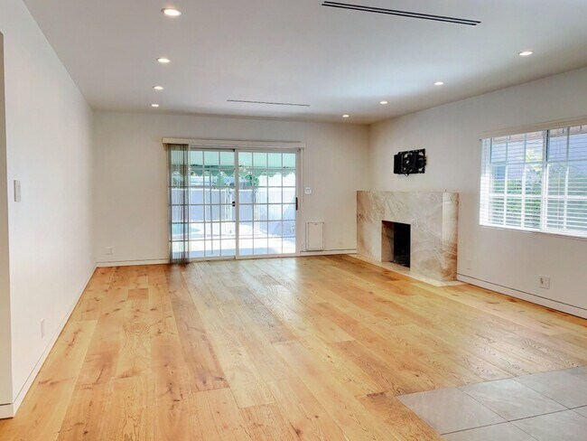 Building Photo - Charming, Remodeled 3-Bed / 3-Bath Home wi...