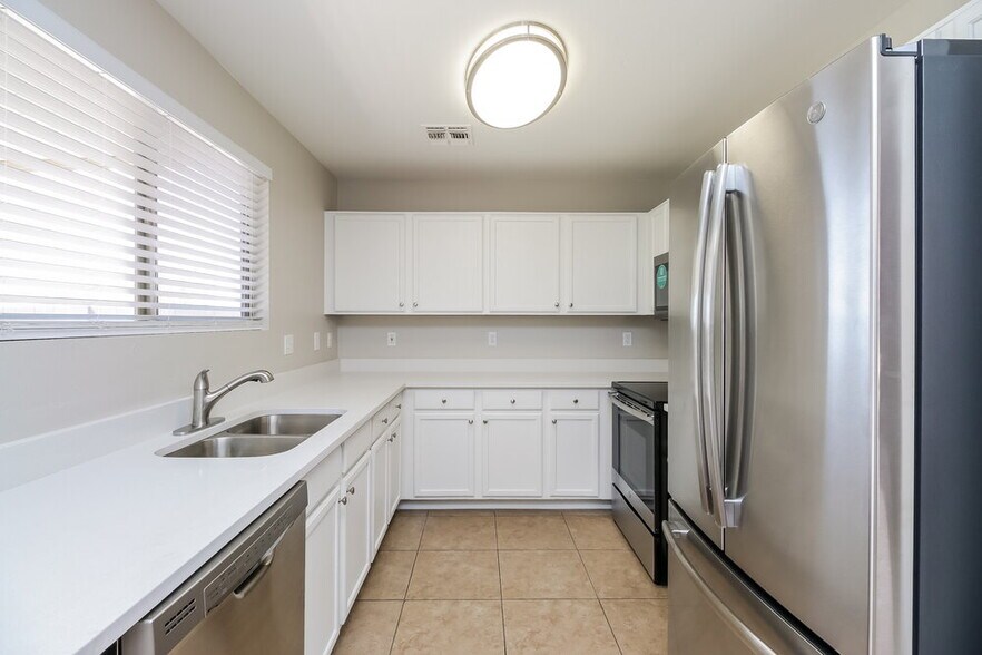 Building Photo - 2313 W 23rd Ave