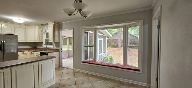 Building Photo - 1117 Appian Way