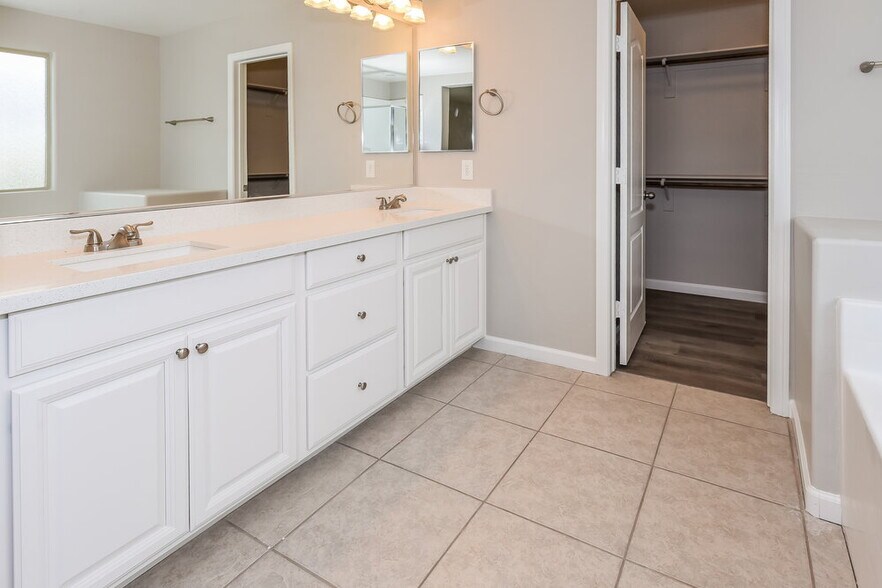 Building Photo - 9044 Catching Ct