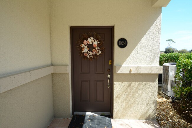 Building Photo - Tidelands Condo! Community amenities!