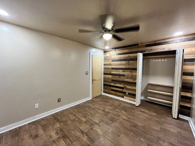 Building Photo - Great home avail in Hubert!  Mini split AC in garage perfect for personal gym!
