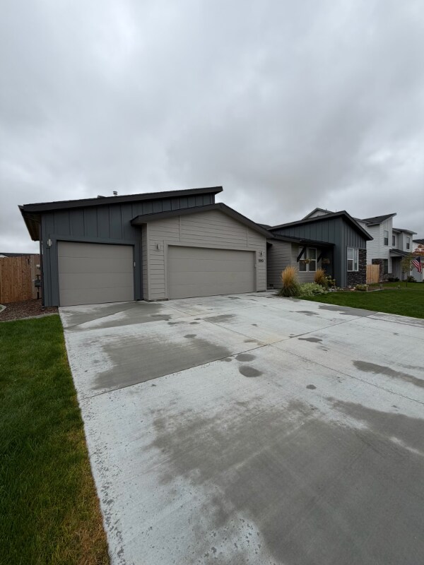 Building Photo - 1910 SW Cooper Ave