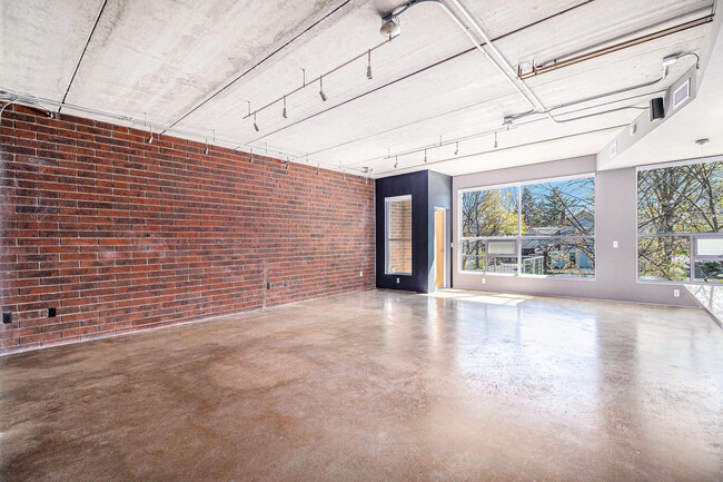 Building Photo - 300 Hamilton St