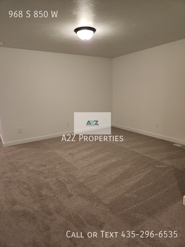 Building Photo - 968 S 850 W