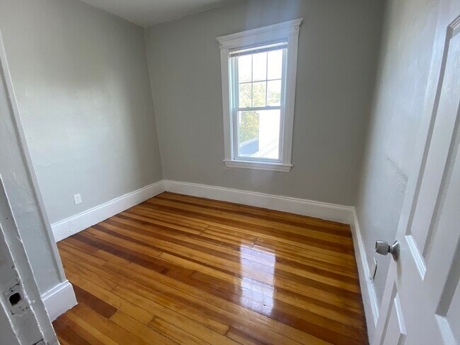 Building Photo - 45 Upham St