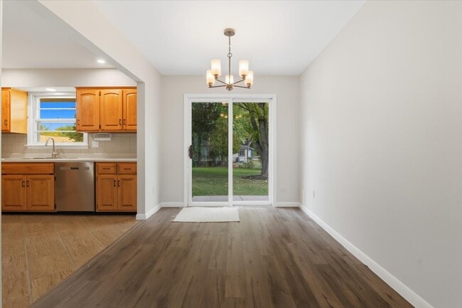 Building Photo - 2124 Burr Oak Ln