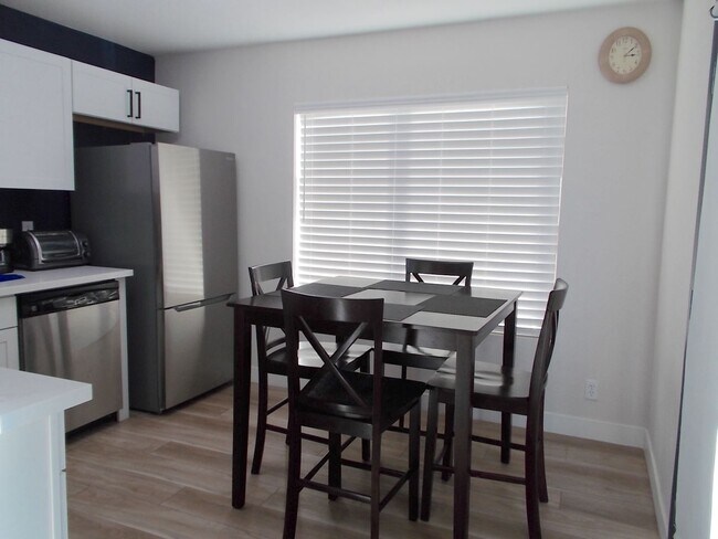 Building Photo - Beautifully Furnished 2-Bedroom 2-Bath Tow...