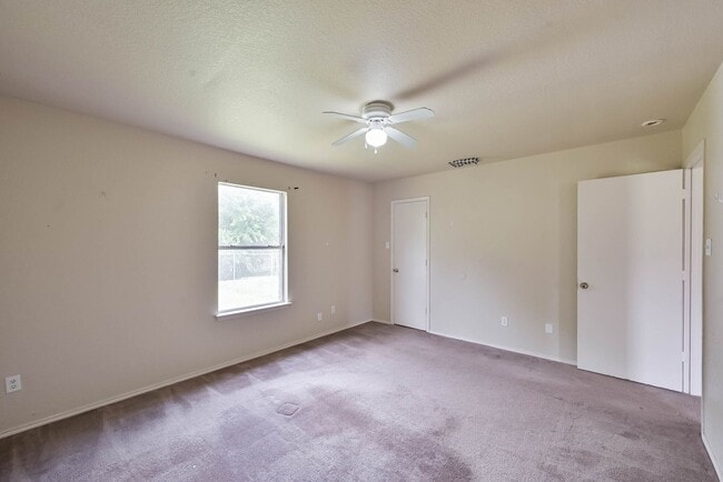 Building Photo - 404 Kings Way Dr