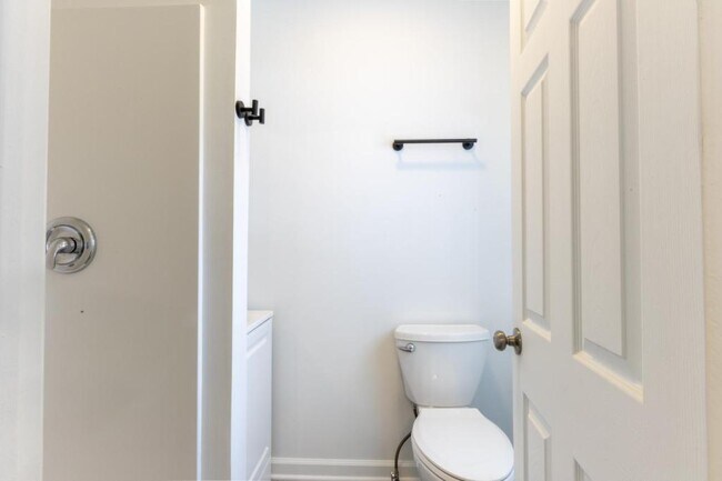 Building Photo - 713 Locust St