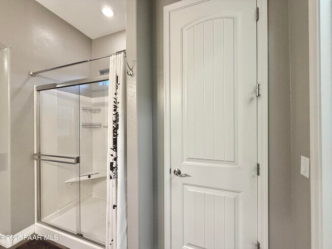 Building Photo - 5768 N Thornberry Dr