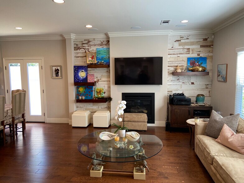 Building Photo - 4470 Stansbury Ave