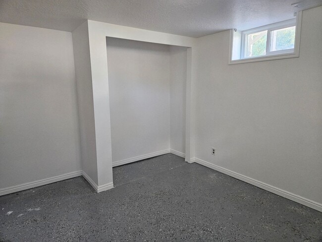 Building Photo - Great 5-Bed 2-Bath House in Bountiful