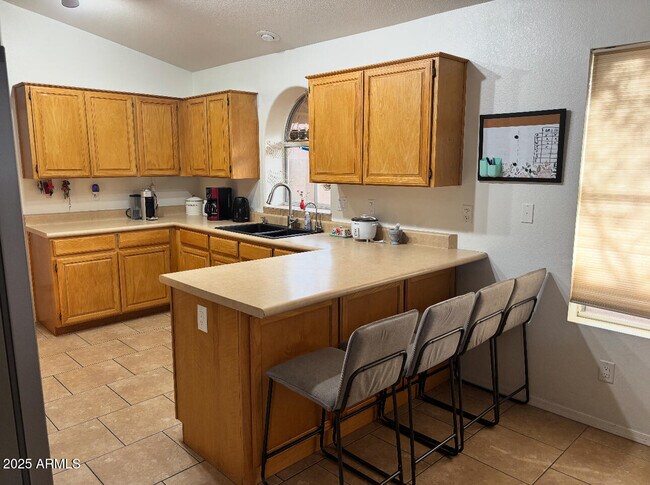 Building Photo - 506 W Navarro Ave