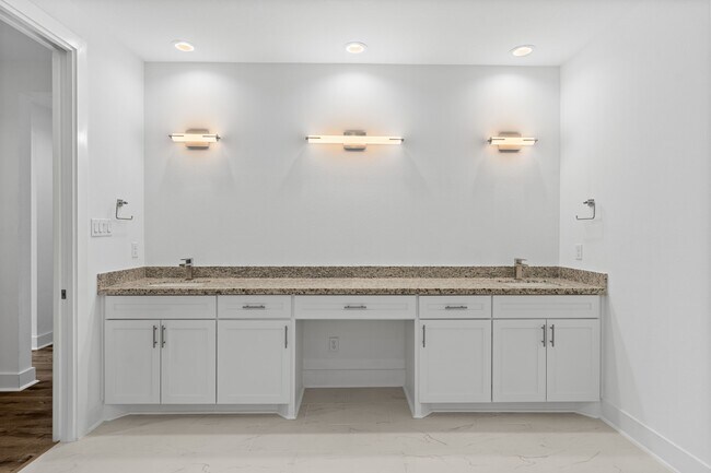 Building Photo - 5610 Savyon Dr