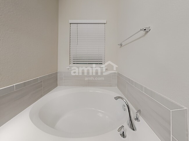 Building Photo - 120 Hemlock Point