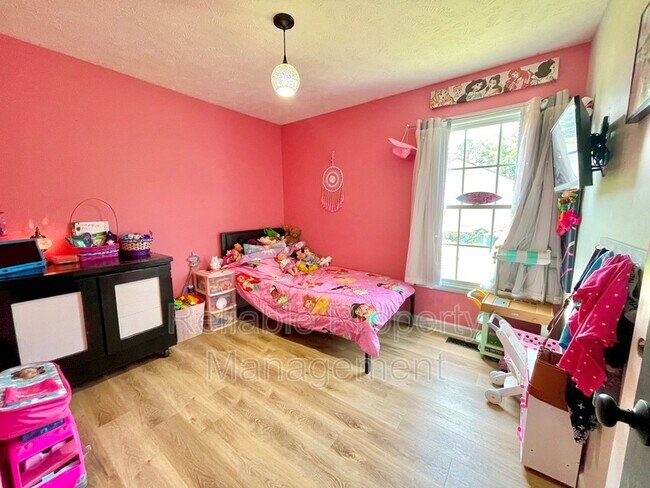 Building Photo - 879 O B J Rd