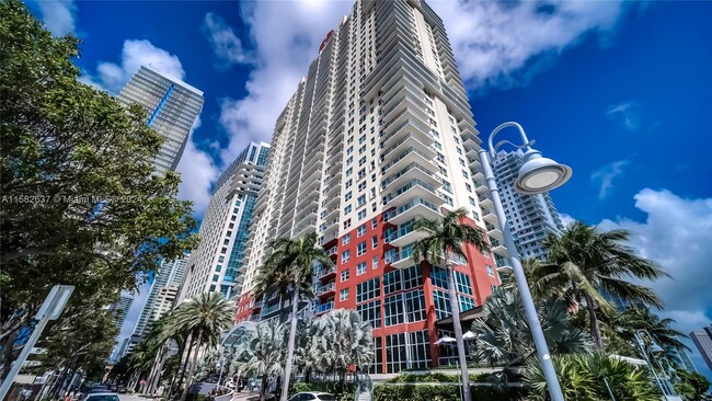 Building Photo - 1155 Brickell Bay Dr