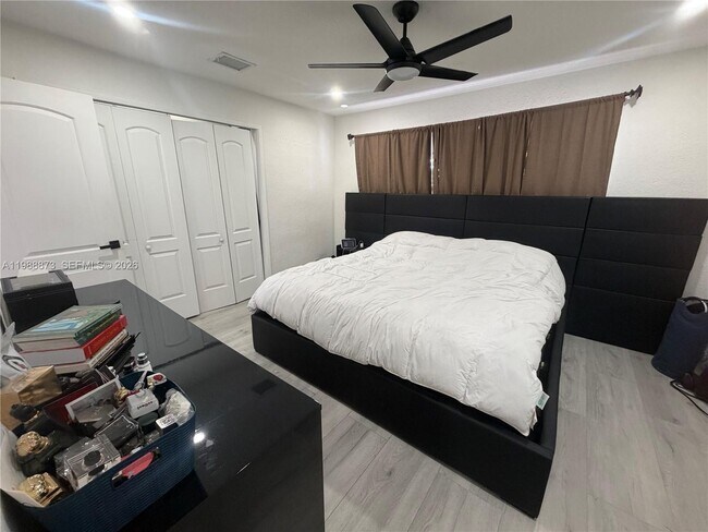 Building Photo - 660 SW 30th Terrace