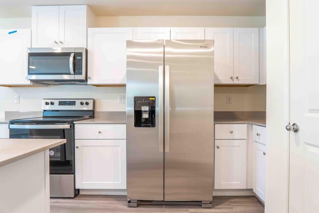 Building Photo - 3727 CELESTA VISTA Ave