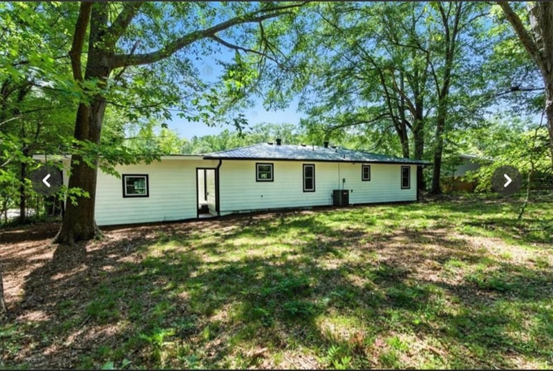 Building Photo - 4274 Pineview Dr