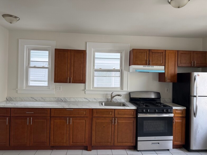 Building Photo - 65 Durand Pl