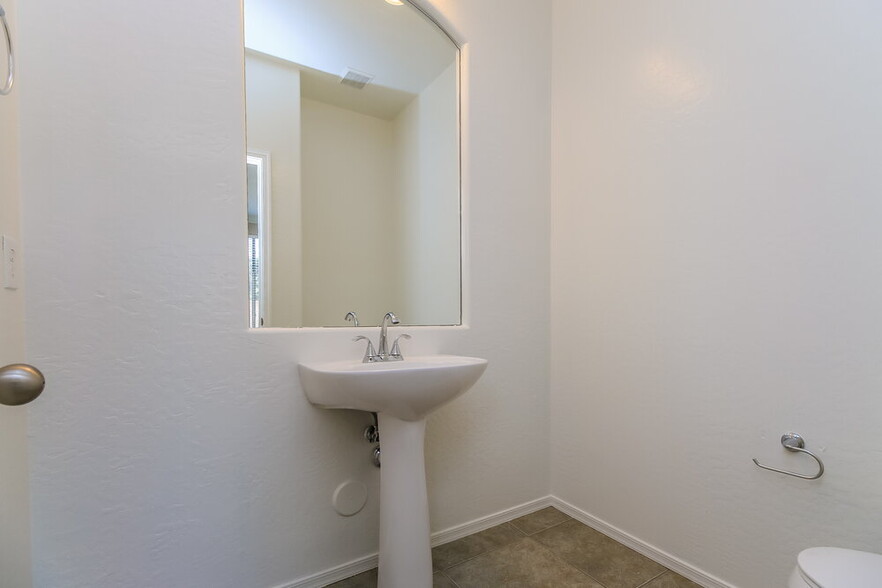 Building Photo - 3178 S Southwind Dr