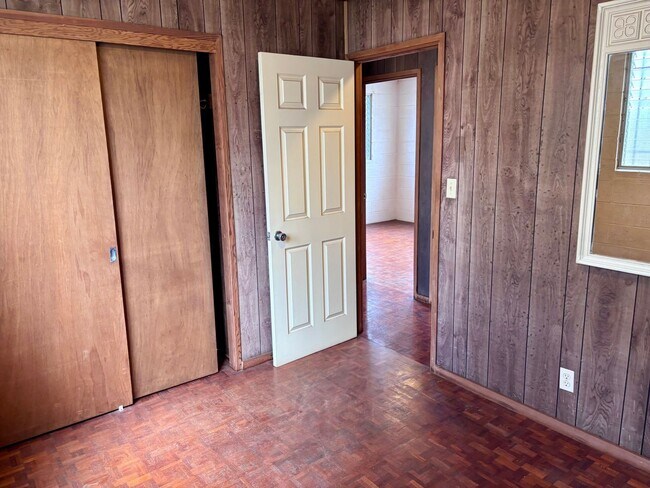 Building Photo - Available September 9, 2026 | A 3 Bedroom + Den, 1.5 bath duplex with 2 parking nested in Kaimuki