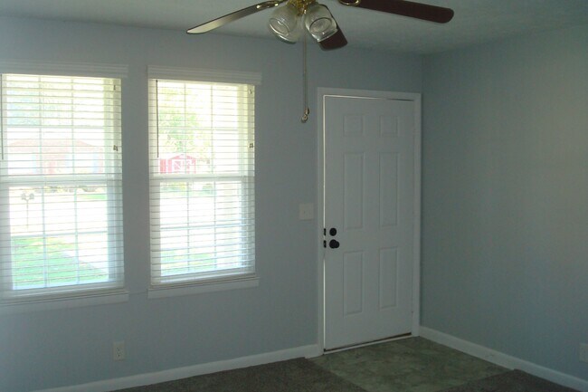 Building Photo - 502 Gracy Ave