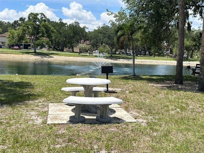 Building Photo - "2-Bed, 2-Bath Condo in Oaks IV - Your Cozy 899 Sq. Ft. Haven Awaits!"