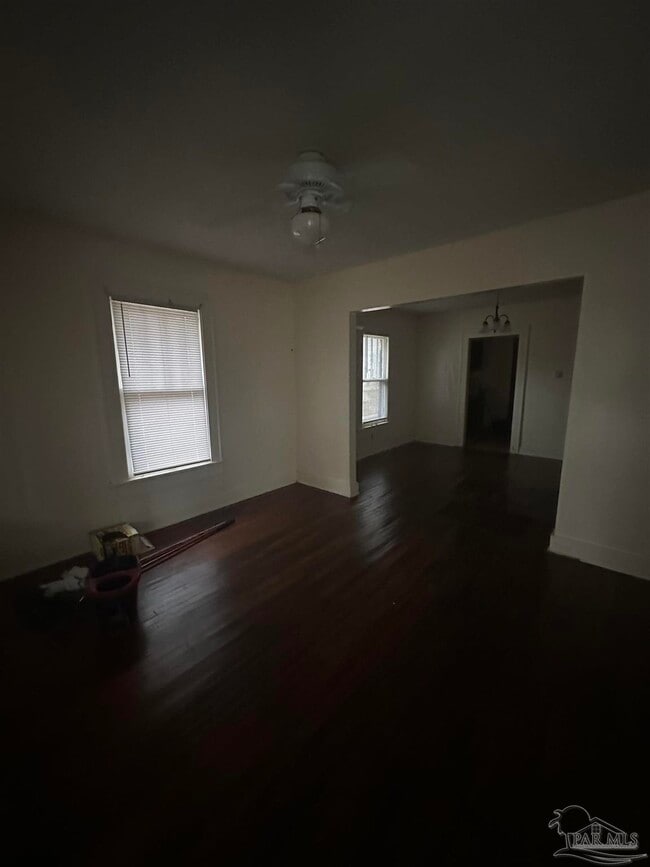 Building Photo - 14 E Strong St