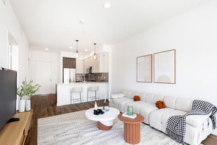 Interior Photo - Maxwell