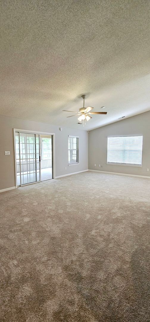 Building Photo - Spacious 2-Bed, 2-Bath Home with Modern Co...