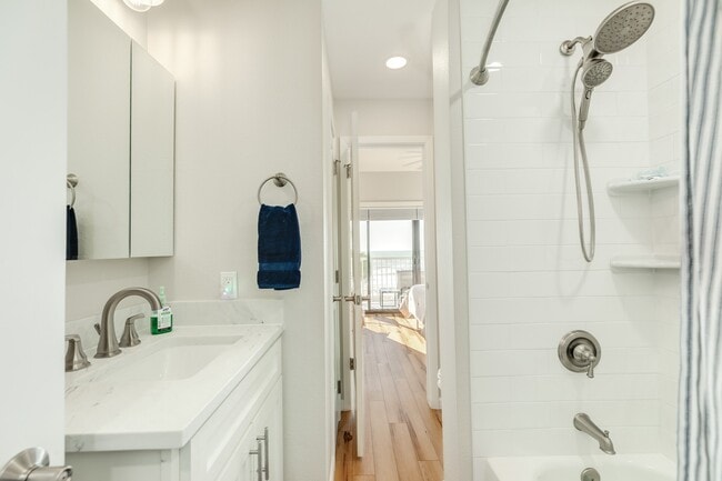 Building Photo - 7700 Seawall Blvd