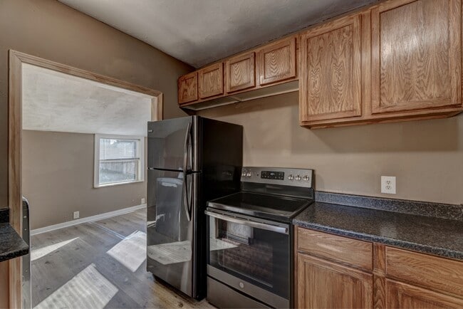 Building Photo - 812 Allen Ave