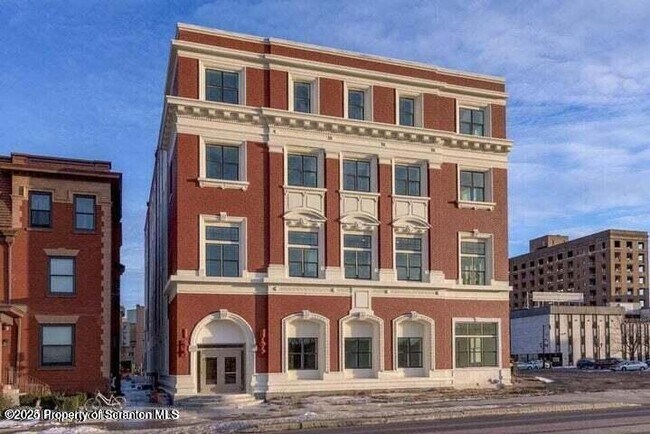Primary Photo - 19 River St