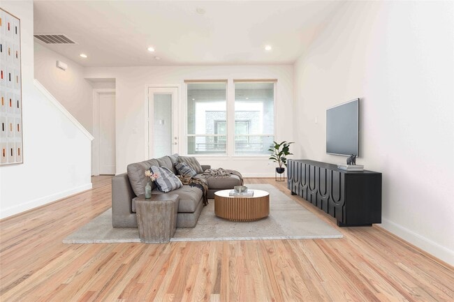 Building Photo - 2471 W 11th St