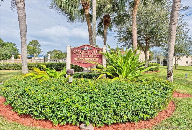 Building Photo - 185 Lakeview Dr