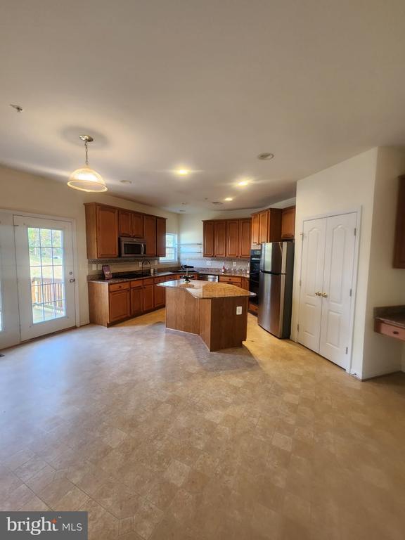 Building Photo - 10208 Rolling Green Way